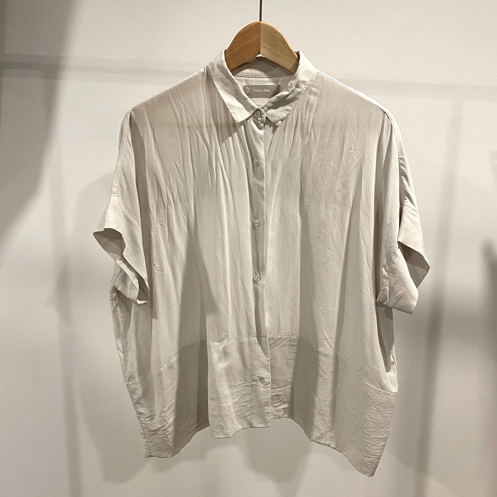 Everlane, dusty light grey 100% silk boxy top, size 8